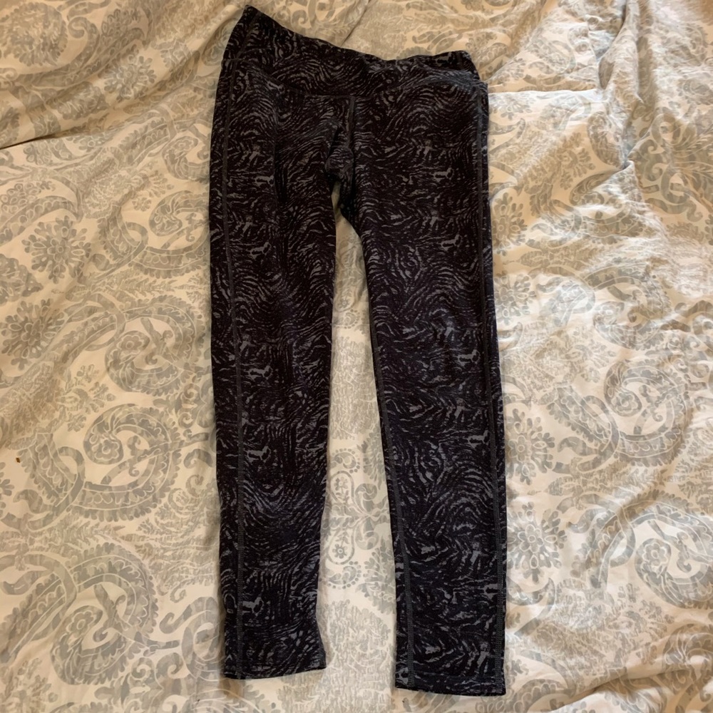 Athleta black and white zebra print legging sz S